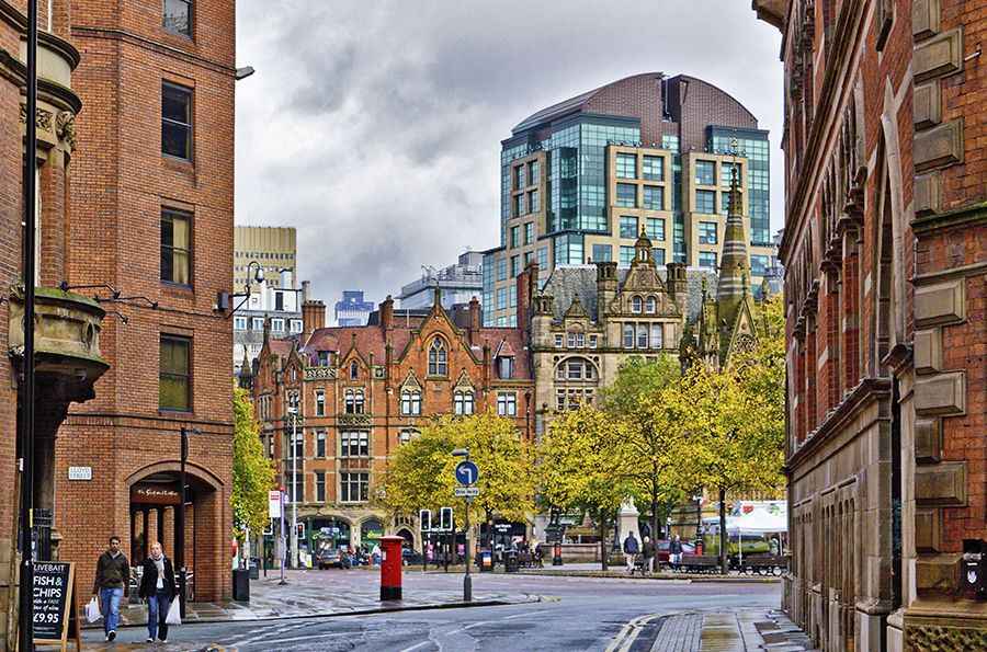 1. Manchester: The Industrial Gateway to the Peaks