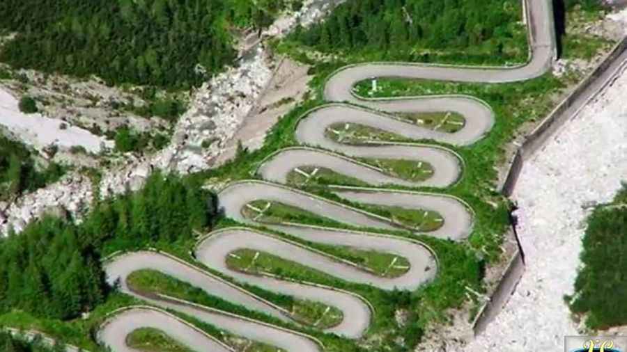 14 sharp hairpin turns to Forcella Lavardet