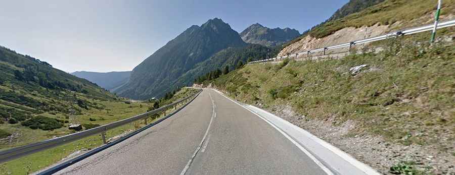 A 5-star road to Port de la Bonaigua in the Pyrenees