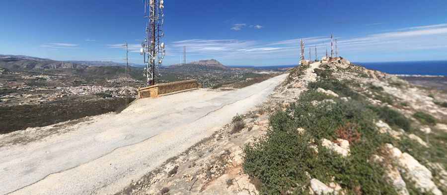 A brutally steep road to Cumbre del Sol in Alicante