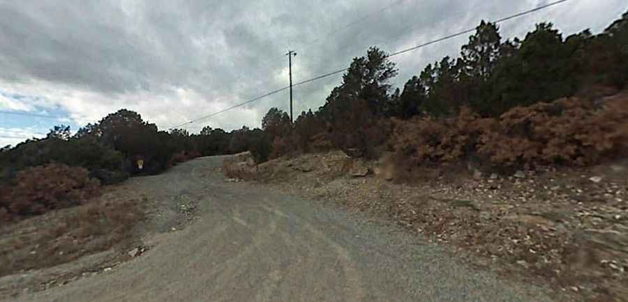 A dusty rocky road to Cedro Peak