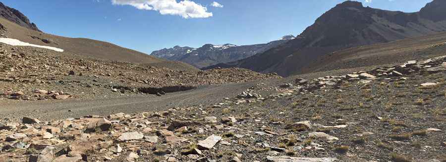 A gravel road to the Damas Pass border in the Andes