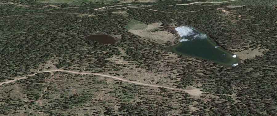 A gravel summer road to De Herrera Lake