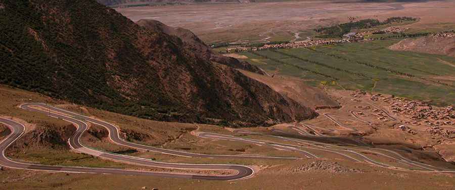 A hairpinned road to Ganden Monastery