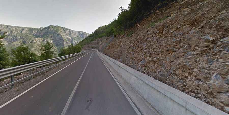 A hairpinned road to the summit of Leqet e Hotit