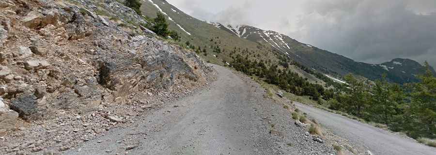 A hairpinned steep road to Parking des Millefonts