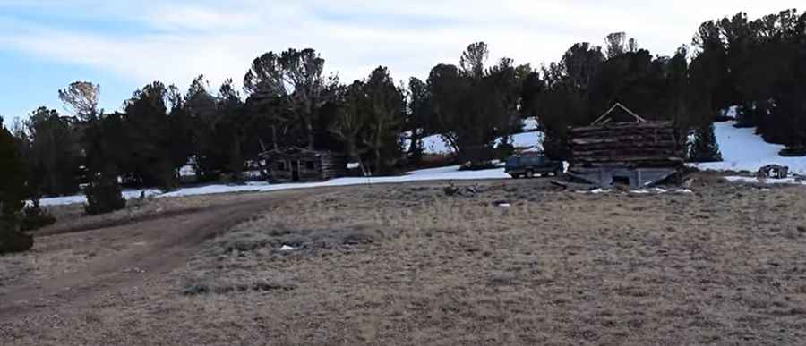 A mining road to the ghost town of Belfort in California