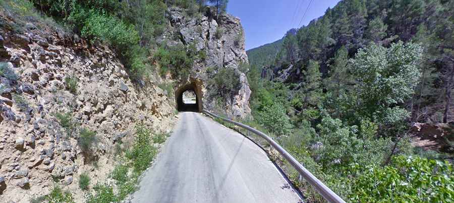A panoramic road through the splendid Zumeta Canyon