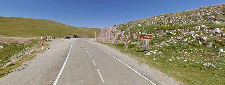 A paved scenic road to Coll de la Creueta in Catalonia