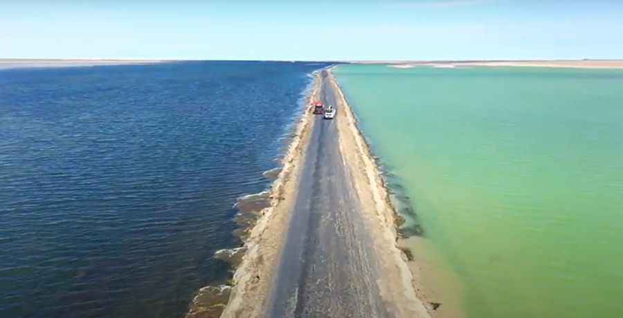 A road through West Taiji Nai´er Lake