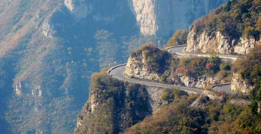 A rollercoaster road to Shibapan Diecai Cave