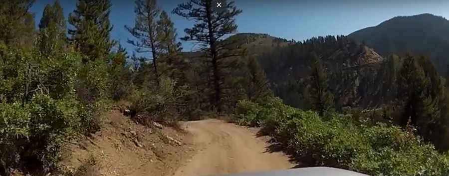 A rough road to the beautiful Goose Lake in New Mexico