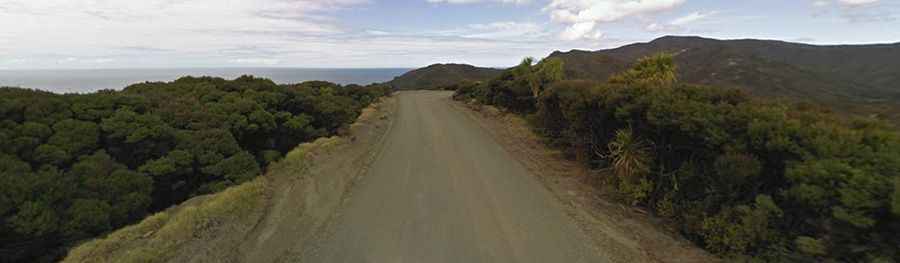 A scenic coastal road to Tapotupotu Beach