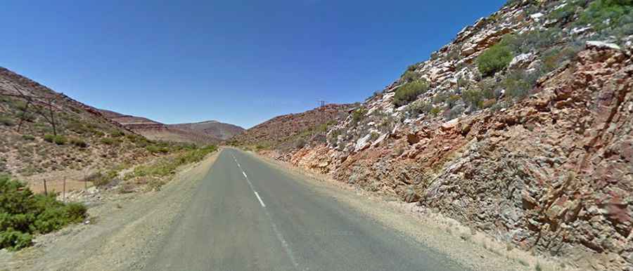 A scenic paved road to Rooinek Pass