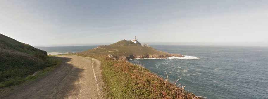 A scenic road to Faro de Cabo Vilán lighthouse
