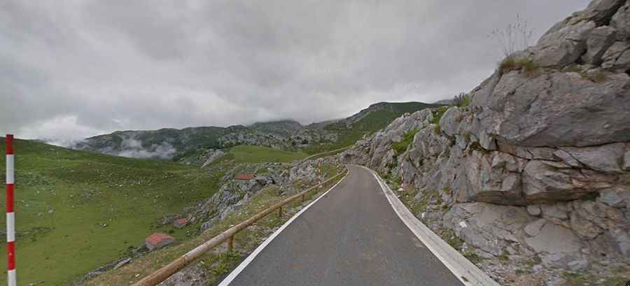 A sensational road to Jito de Escarandi-Alto de Sotres in Picos de Europa