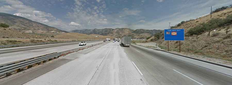 A steep paved road to Tejon Pass in California