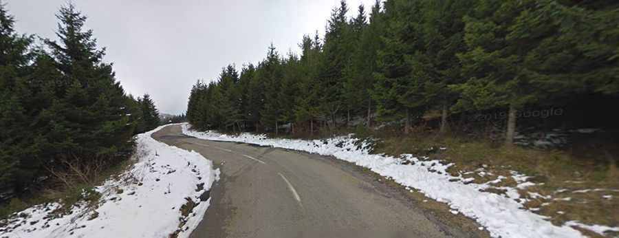 A steep road to Crêt de l'Oeillon