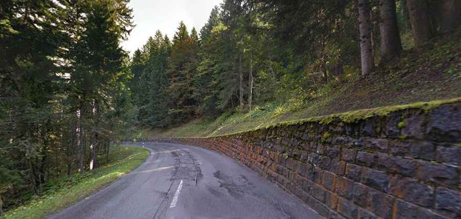 A Very Relaxing Drive with Nice Views to Col des Mosses in the Swiss Alps