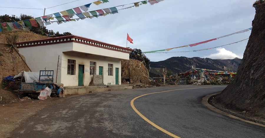 A wild drive to Juetu La