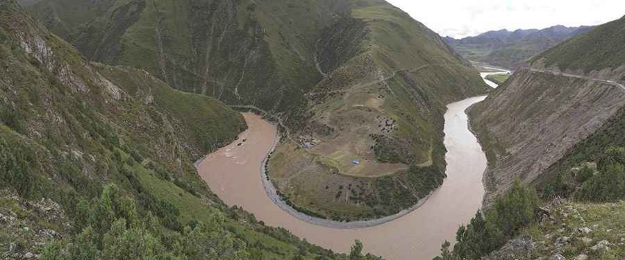 A wild road to Quzhong La