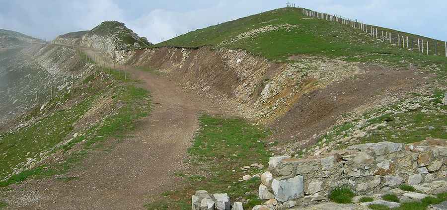 A wild unpaved road to the summit of Pico Tres Mares