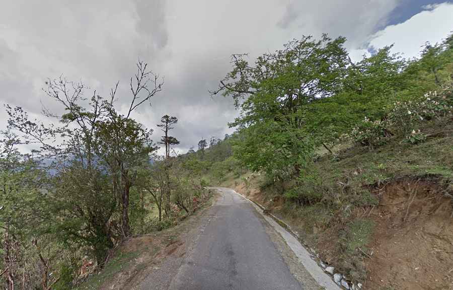 A winding and treacherous road to Lawa La Pass