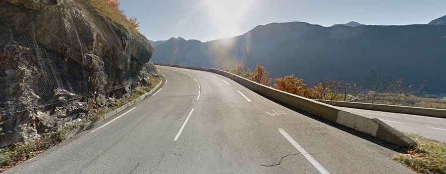 Alpe d'Huez is a mythical climb with 21 hairpin turns
