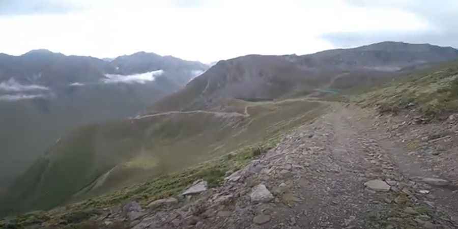 An awe-inspiring drive to Lisuo Pass