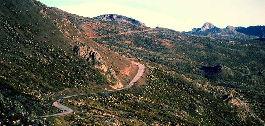 An awe-inspiring road to Mirador El Domo de La Culata