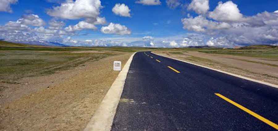 An awe-inspiring road to Quanshui Lake