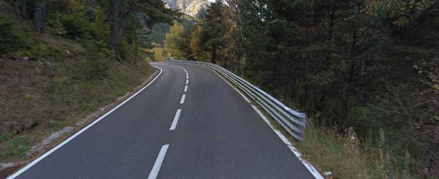 An iconic paved road to Llac d'Engolasters