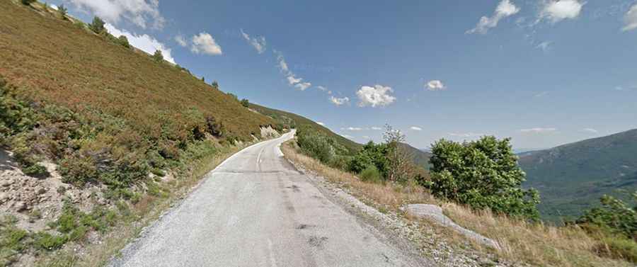An iconic steep road to Puerto de Ancares