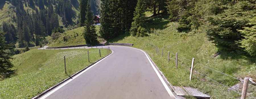 An iconic Swiss road to Glaubenbielen Pass