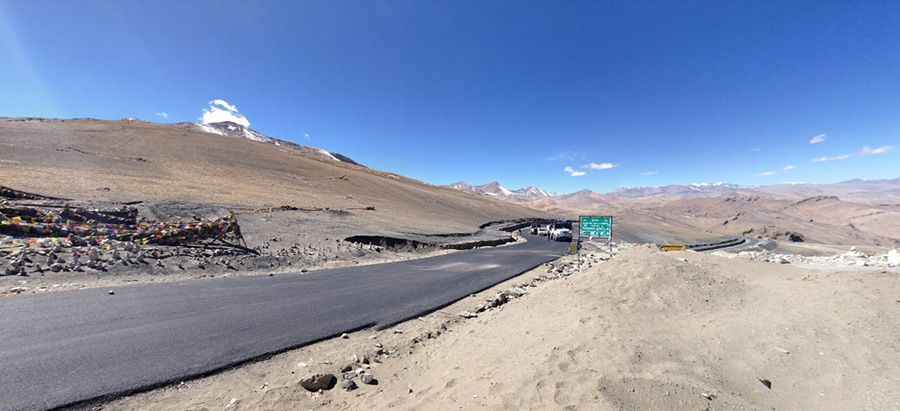 An Unforgettable Road to Taglang La Pass