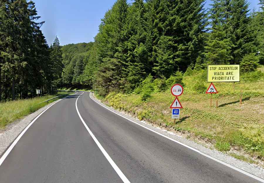 Bratocea Pass is an absolute must for road lovers