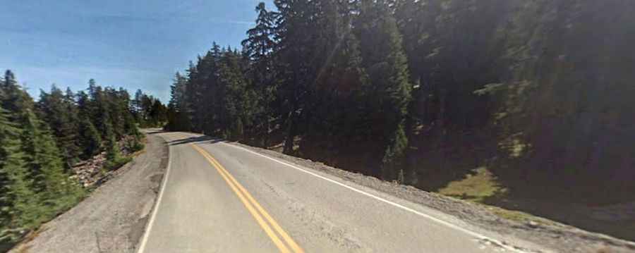 Can you drive around the rim of Crater Lake?