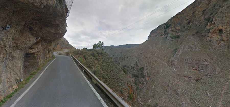 Can you drive through Topolia Gorge?