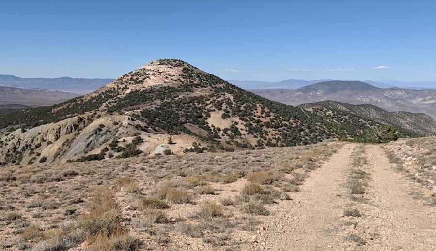 Can you drive to Sugarloaf Peak in NV?