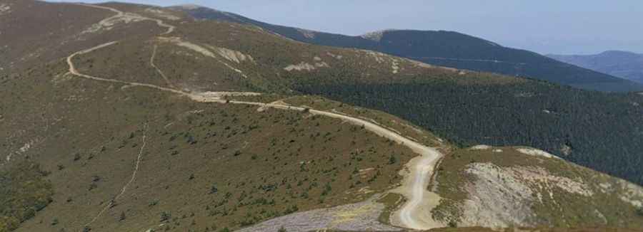 Cerro Gatón: Driving the steep 4x4 track in Sierra de la Demanda
