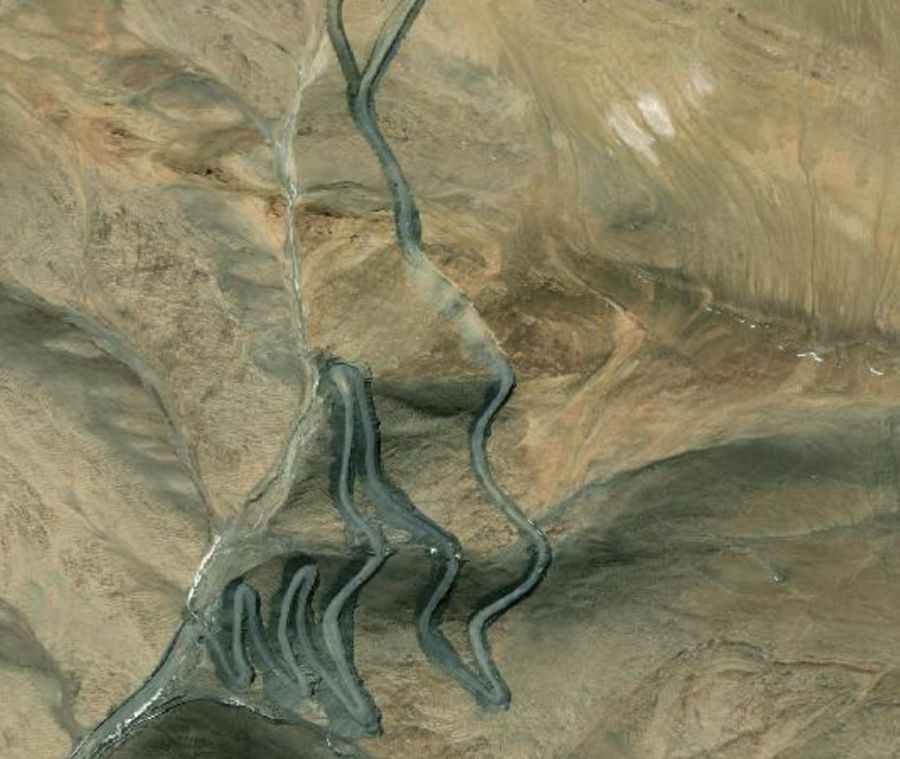 Changlung Pangtung Pass: this road is not for timid drivers