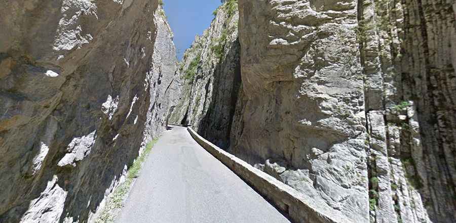 Clue de Barles is a French balcony road