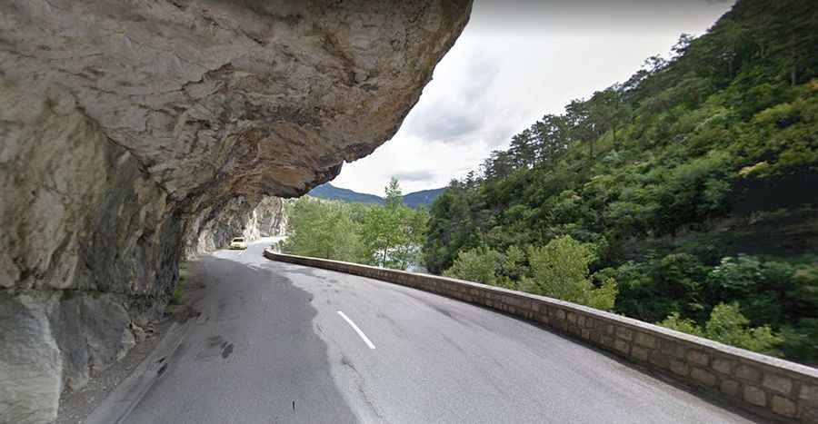 Clue de Carajuan is a balcony road in France