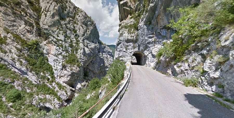 Clue du Riolan is a balcony road in France