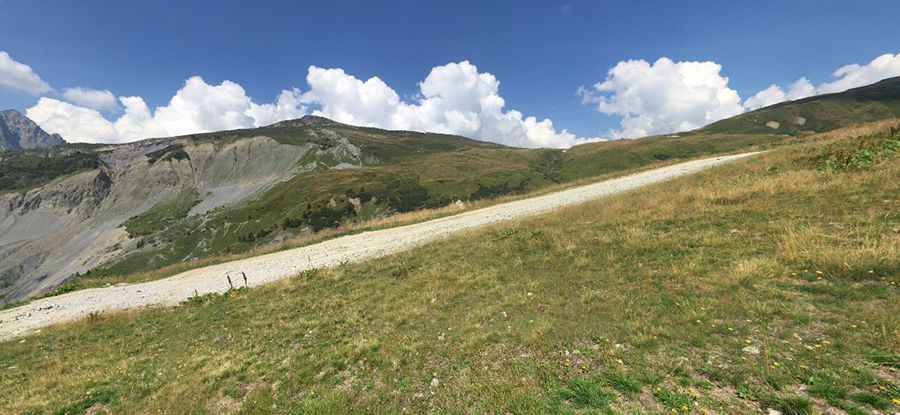 Col des Posettes: a wild unpaved road to the summit
