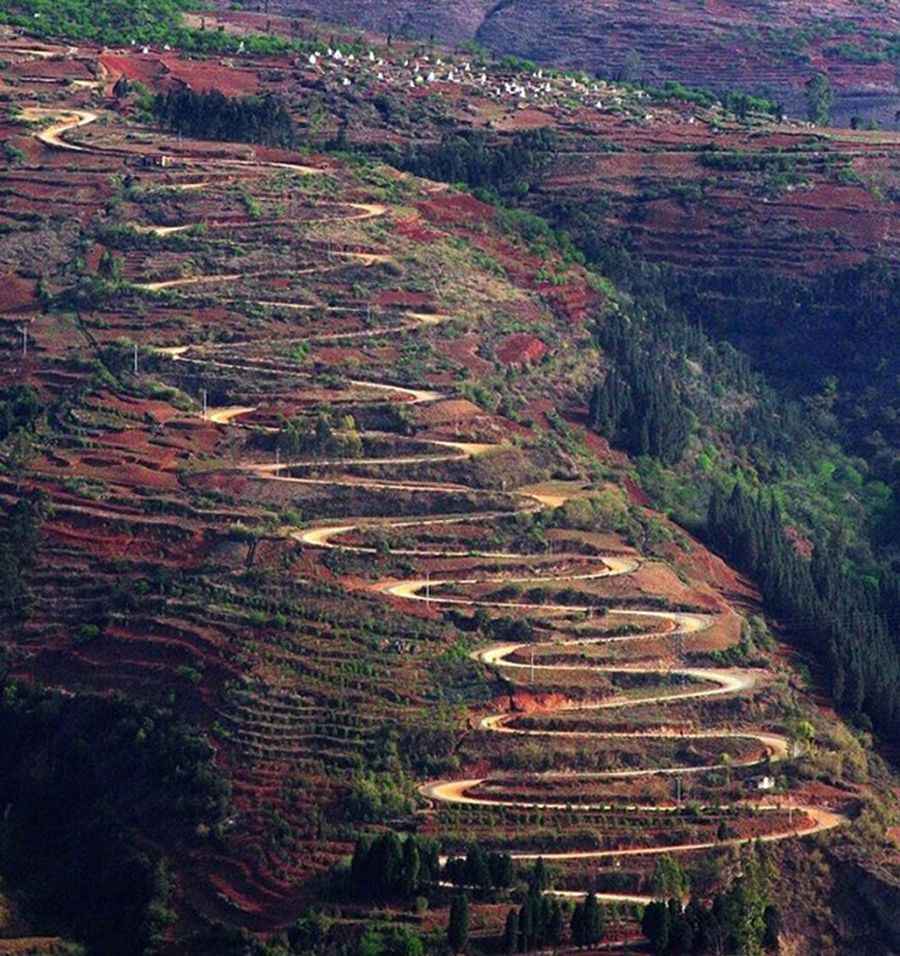 Conquering the hairpinned Old Kunyi Road in Yunnan Province