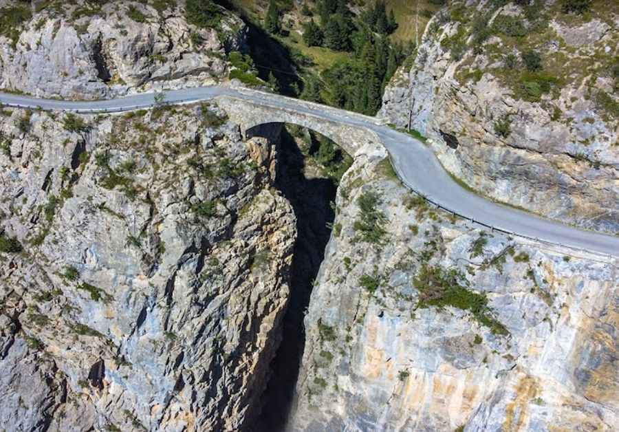 Crossing the 108m high Pont Du Chatelet