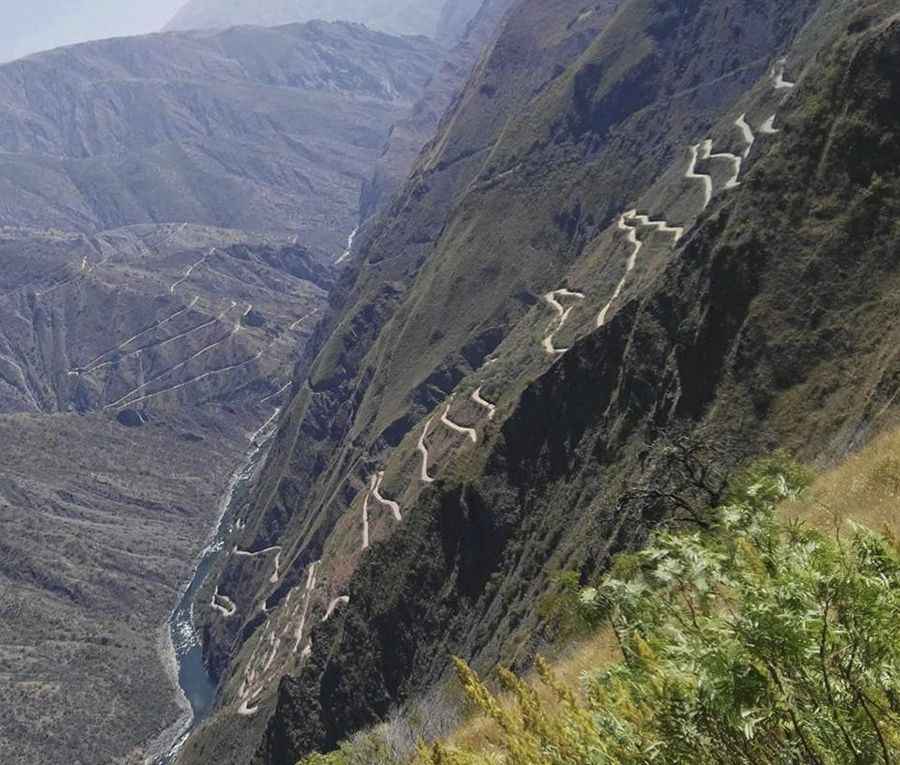 Curvas de Huanchaca: 24 Switchbacks on a Narrow and Steep Road