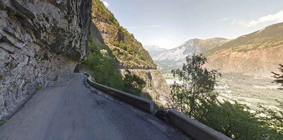 D219 is a scenic balcony road in France