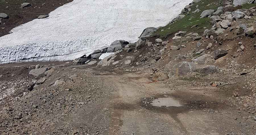 Dare to drive the dangerous Chattarga La road